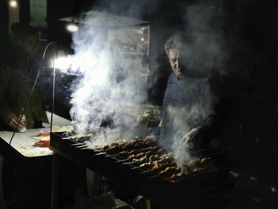 picture of a night time kebab shop