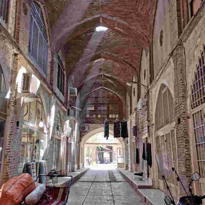 picture showing the interior of the grand bazaar